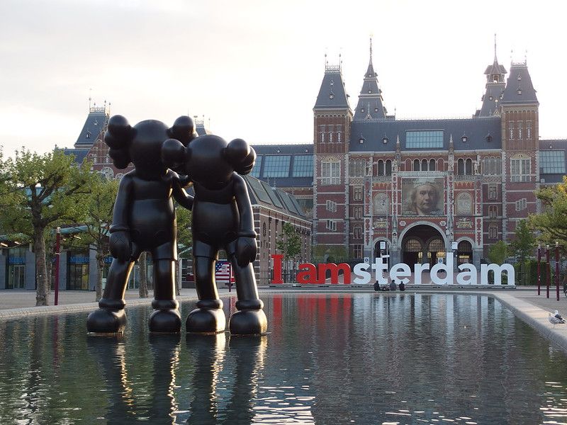 Museumplein pond in the summer with a KLAWS statue.