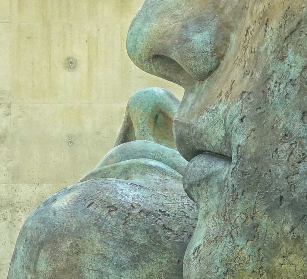 Two face scultpures in Beelden aan Zee cose up with teal and green colours. 
