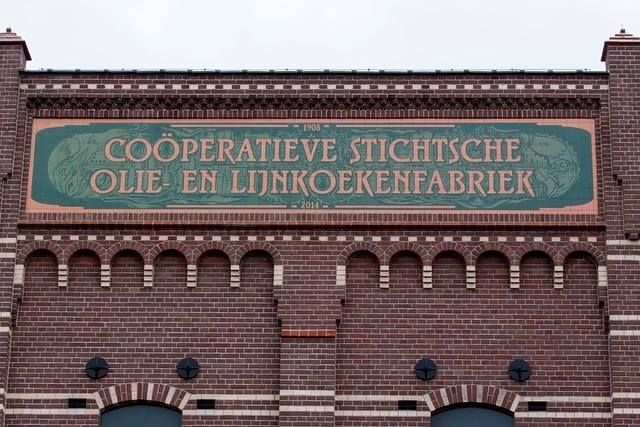 The commemorative plaque on the Cereolfabriek.