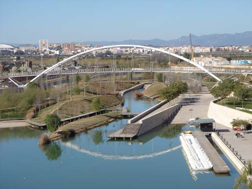 Urban Networks: El río que se convirtió en parque: los Jardines del Turia en Valencia.