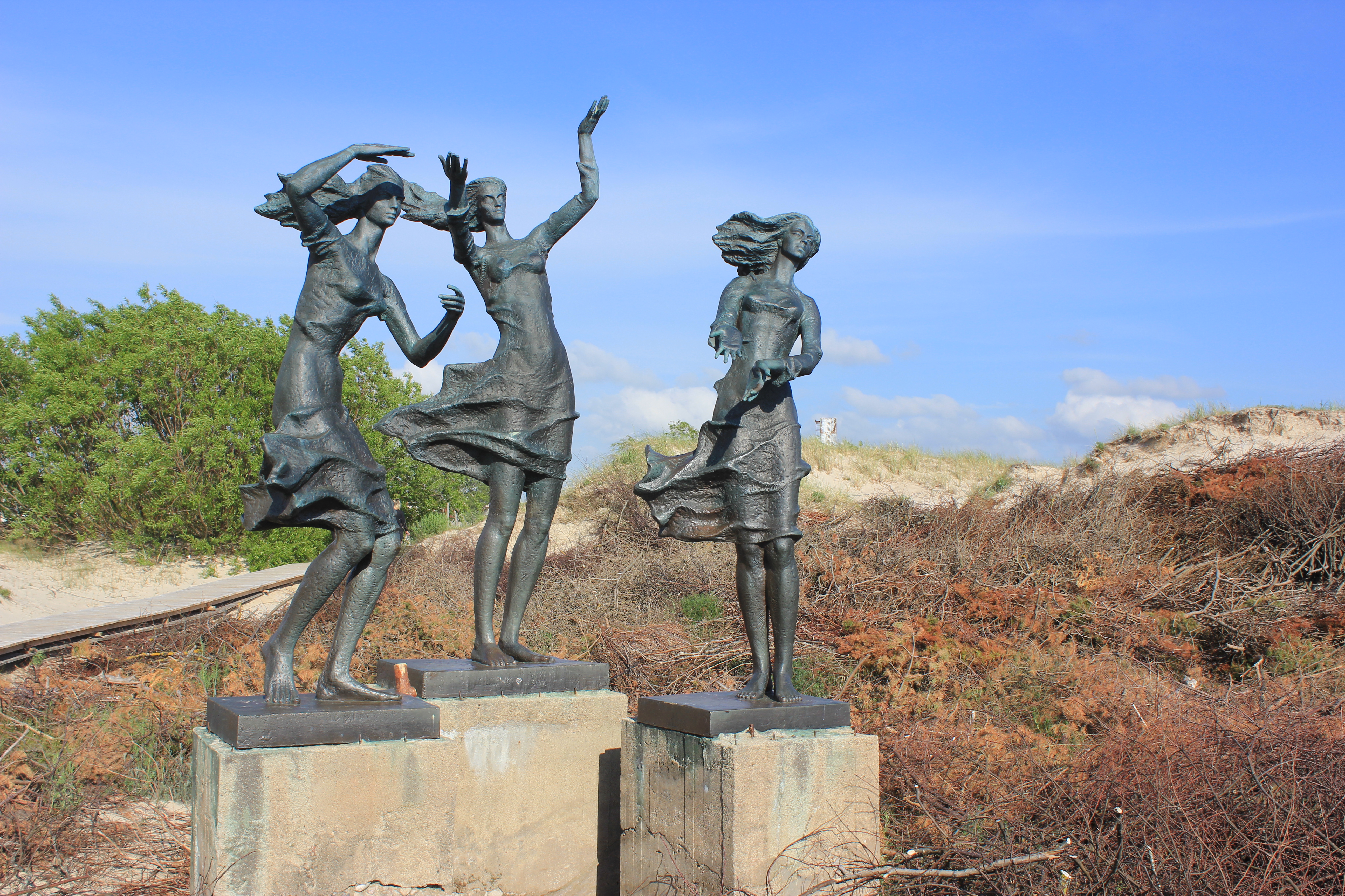 Fisherman's daughters statue, Šventoji Image