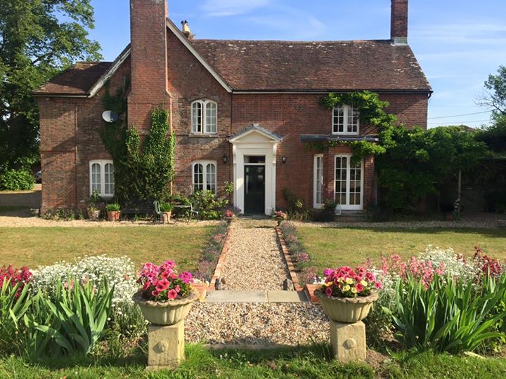 Lee Manor Image