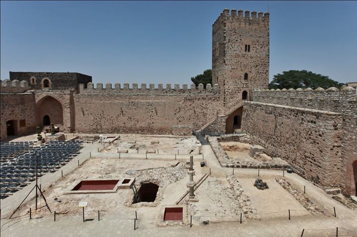 Castillo Doña Berenguela Ayuntamiento de Bolaños Image