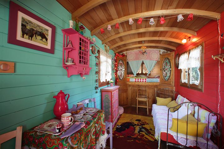 Roulotte Gipsy Queen bed and breakfast Image