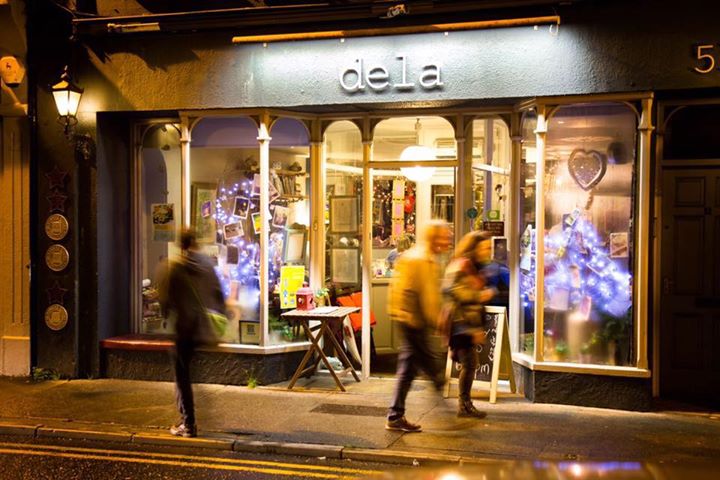 Dela Restaurant Image