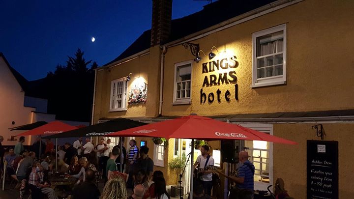 Kings Arms Hotel Image