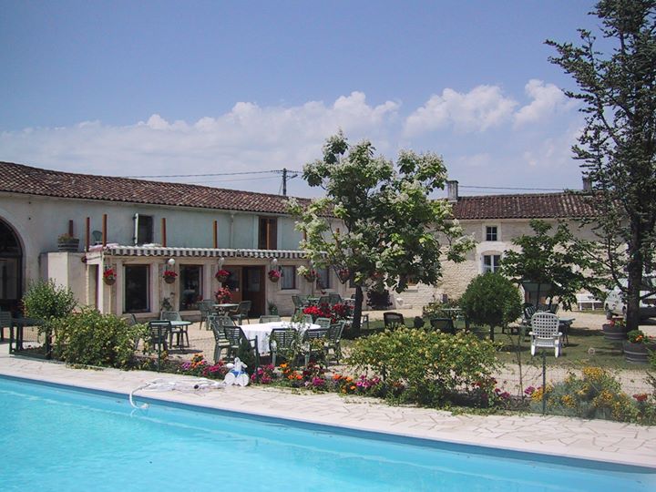 hotel restaurant karina jarnac france Image