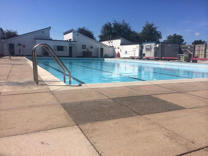 Kingsteignton Swimming Pool Image