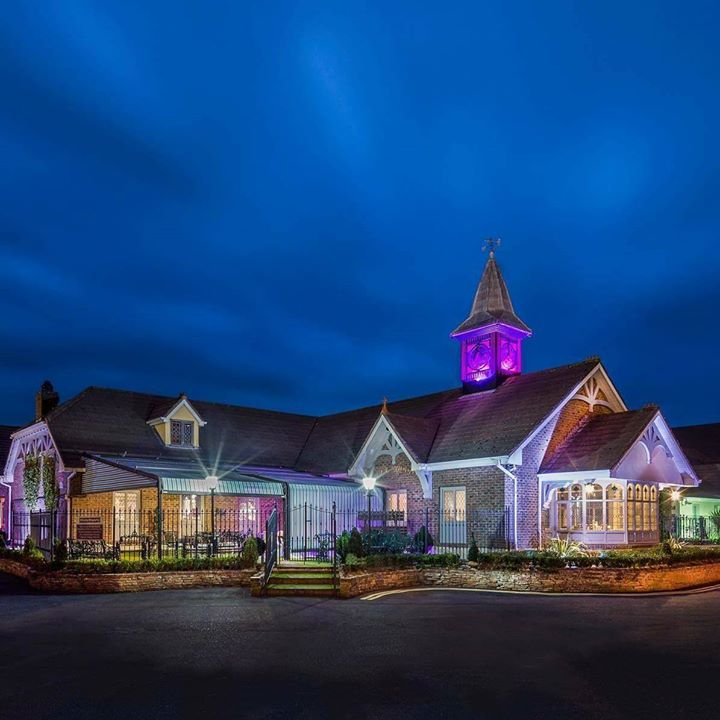 Treacys Oakwood Hotel Image