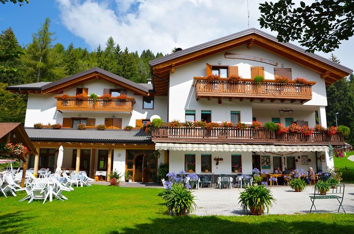 Albergo, Ristorante, Bar "Al Cacciatore" Image