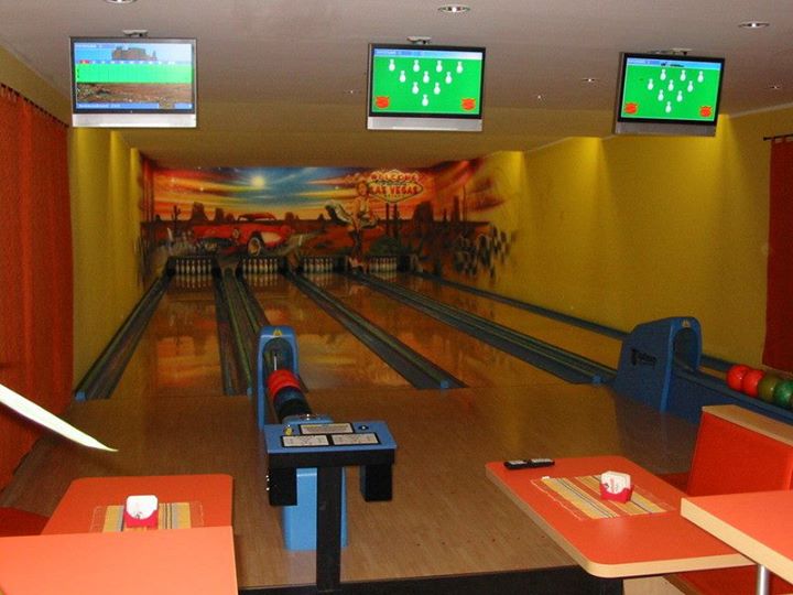 Bowling Center Dicker Turm Image