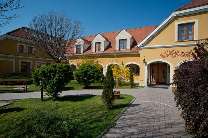 Gastland M0 Étterem, Hotel és Konferencia központ Image