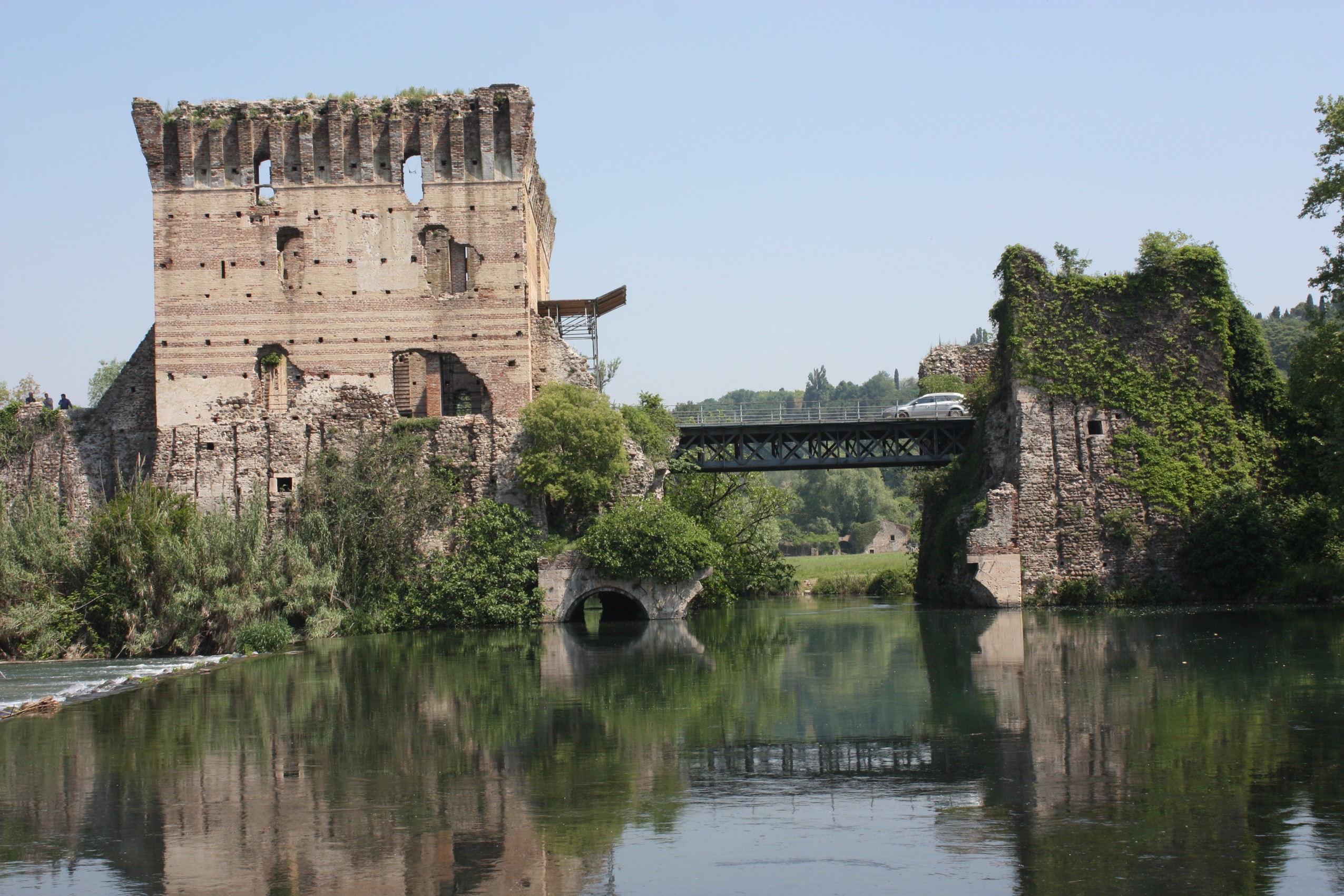 Ponte visconteo di Valeggio sul Mincio Image