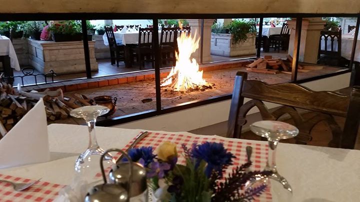 Han Paprika Hotel & Restaurant Image