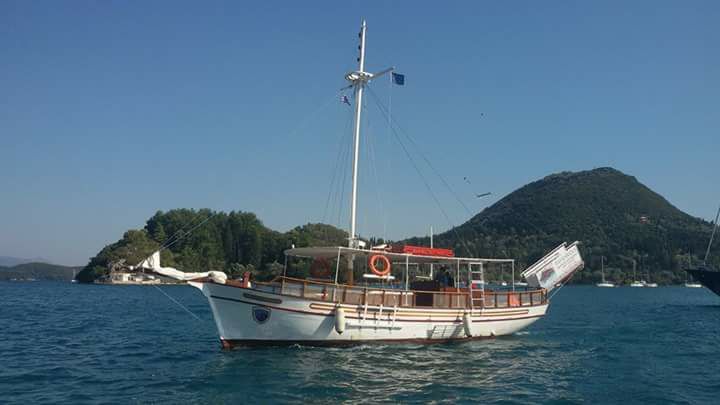 Papanikolis Cruise Boat Image