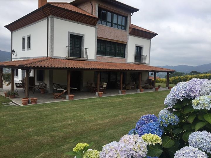 Hotel Reina Adosinda Image