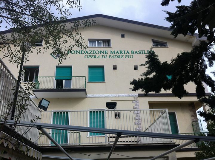 Pensione albergo bianco Image