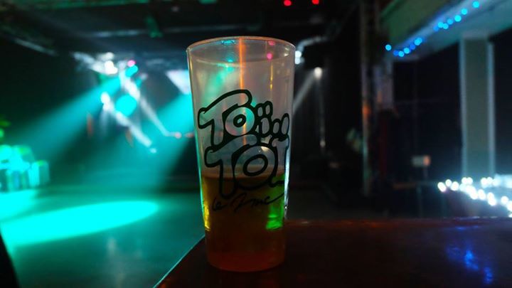 Toï Toï le Zinc Image