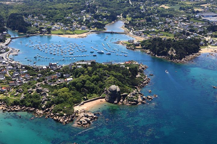 Camping Tourony Côte de Granit Rose Bretagne Image