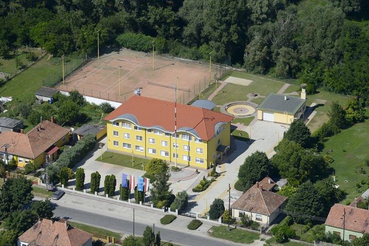 Leier Business Hotel Gönyű Image