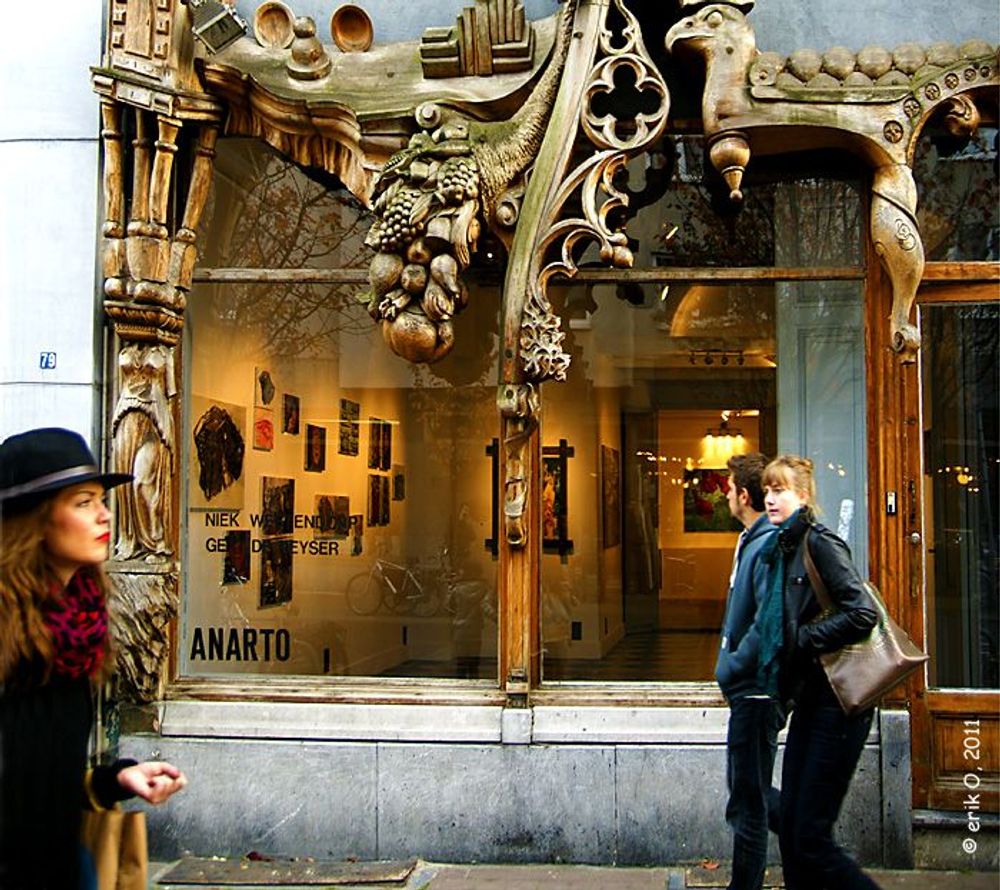 Guirlande Antwerpen sculpture, Kloosterstraat. Disorderly art of fruit, ornaments & furniture 5.6m wide on an antique shop