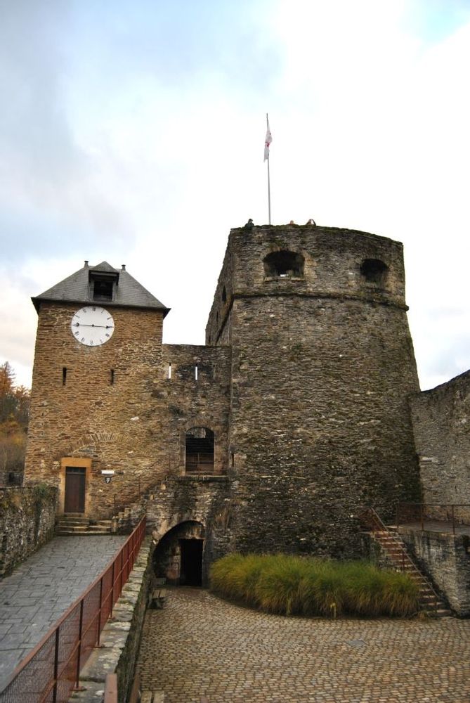 Visit Bouillon Castle (Château de Bouillon) in Bouillon Live the World