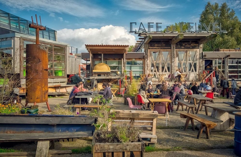 Café de Ceuvel terrace in the summer.