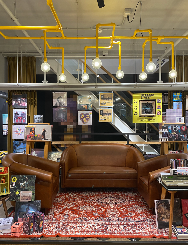 A comfy lounge area at Broese bookseller.
