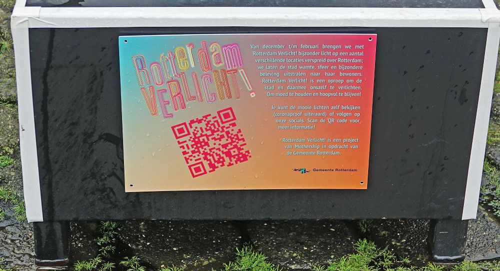 A sign at the Atlantikwall Museum with a digital QR code to learn more information about the museum. 