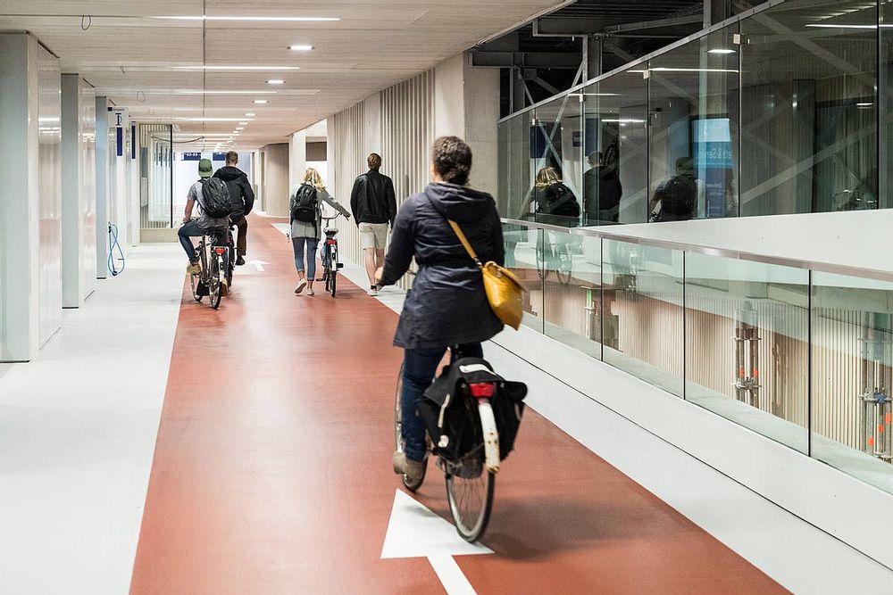 visit-bike-parking-utrecht-central-station-fietsenstalling-utrecht