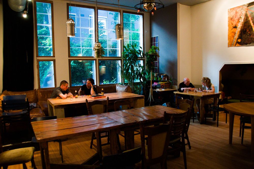 Two tables at De Peper occupied by an older couple and two friends playing a game