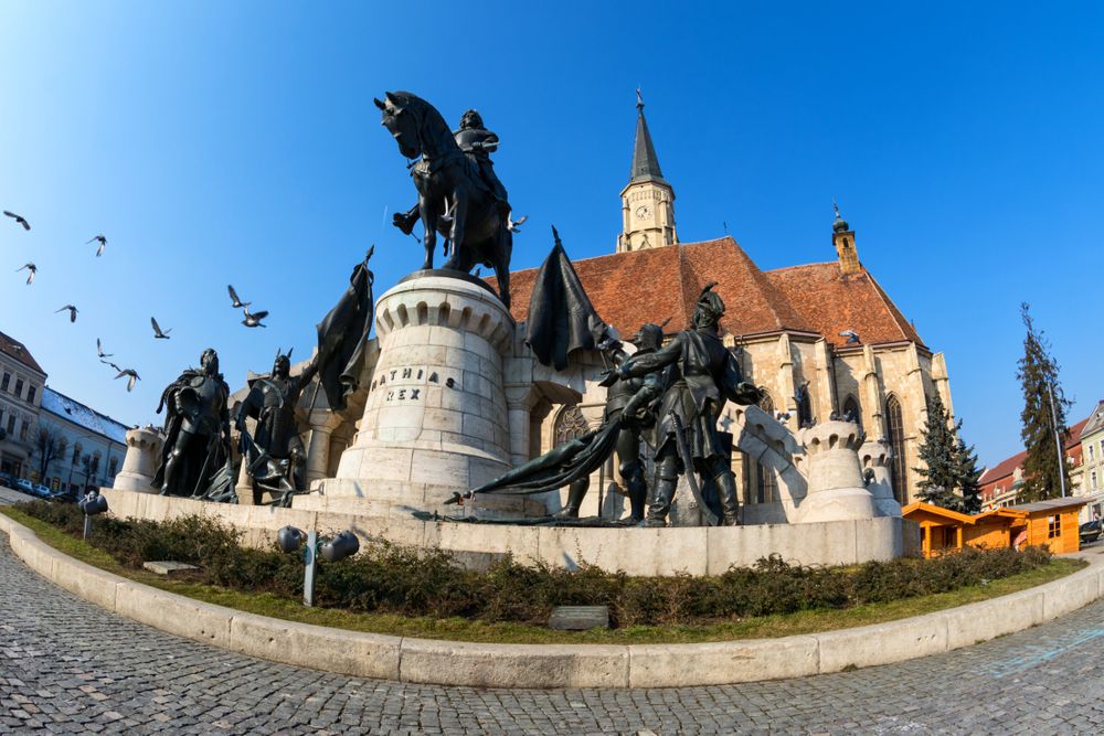 Cluj-Napoca, Centru vechi, Piața Unirii, statuie Mathias Corvin