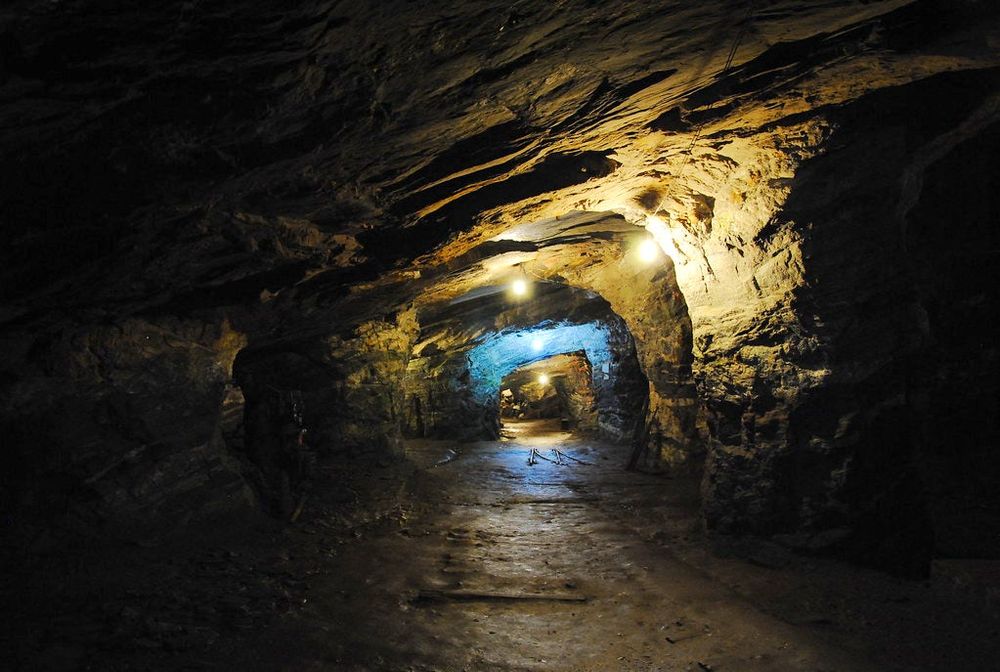Gold Inside What Does The Inside Of A Gold Mine Look Like