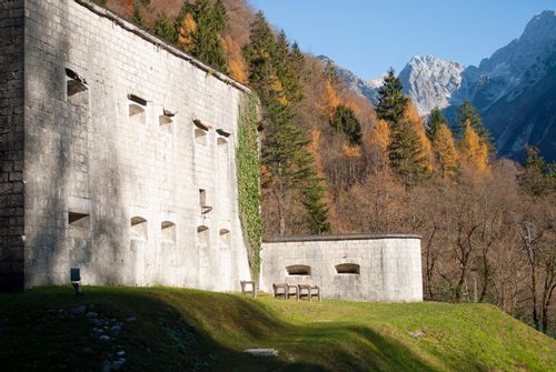 Fort Kluže in autumn with the foliage of the trees.